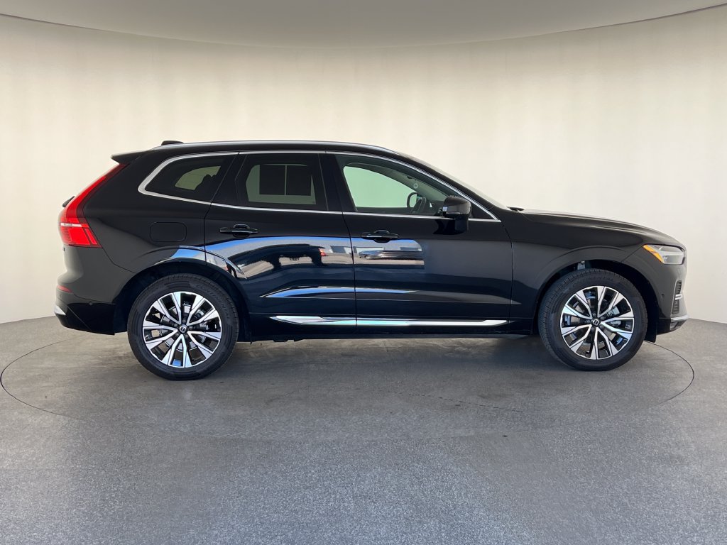Used 2023 Volvo XC60 B5 Plus AWD/4WD image 2