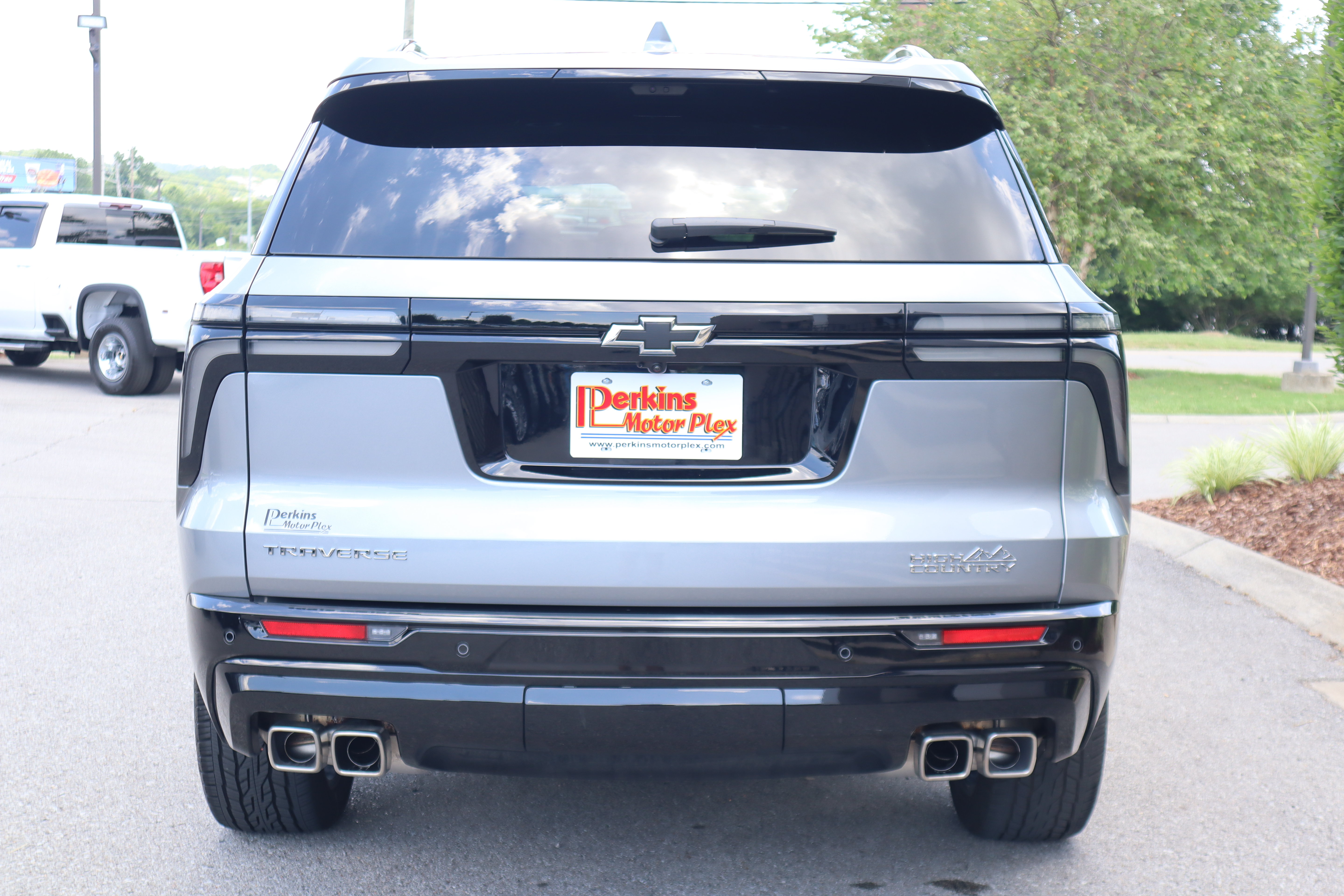 Used 2025 Chevrolet Traverse High Country FWD image 8