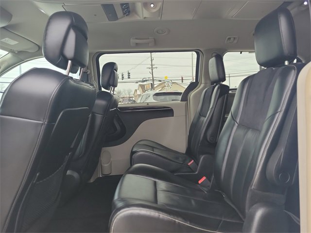 Used 2014 Chrysler Town & Country Limited image 13