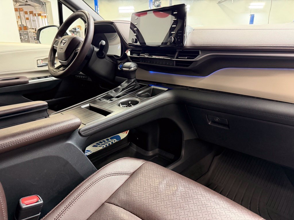 Used 2021 Toyota Sienna Platinum FWD image 13