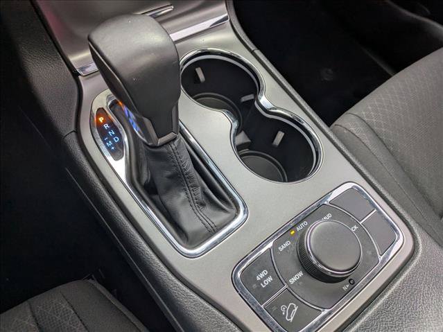Used 2019 Jeep Grand Cherokee Laredo AWD/4WD image 12