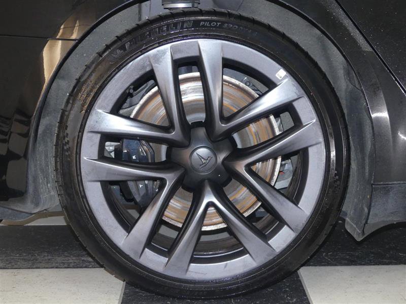 Used 2022 Tesla Model S Plaid image 31