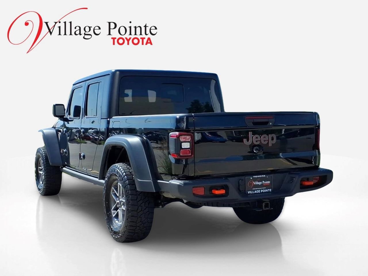 Used 2025 Jeep Gladiator Mojave w/ Convenience Group AWD/4WD image 3