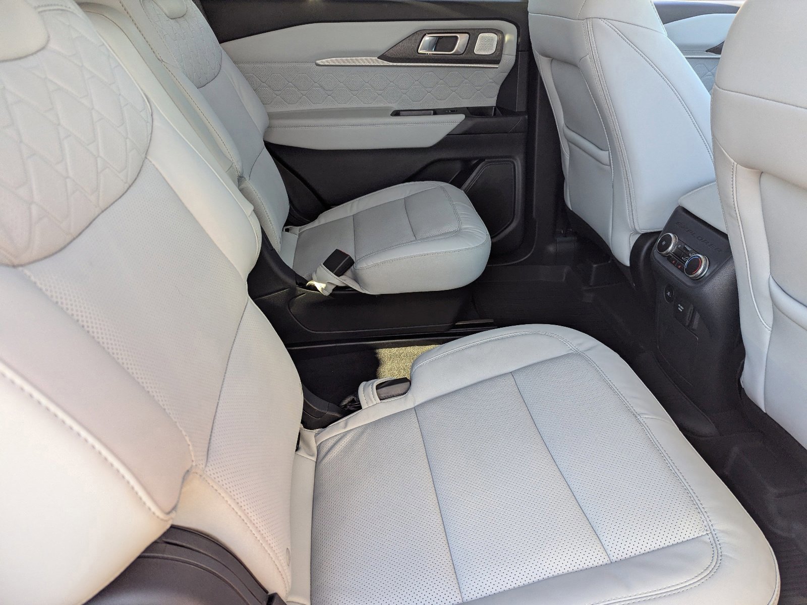 Used 2025 Ford Explorer Platinum w/ Ultimate Package image 14