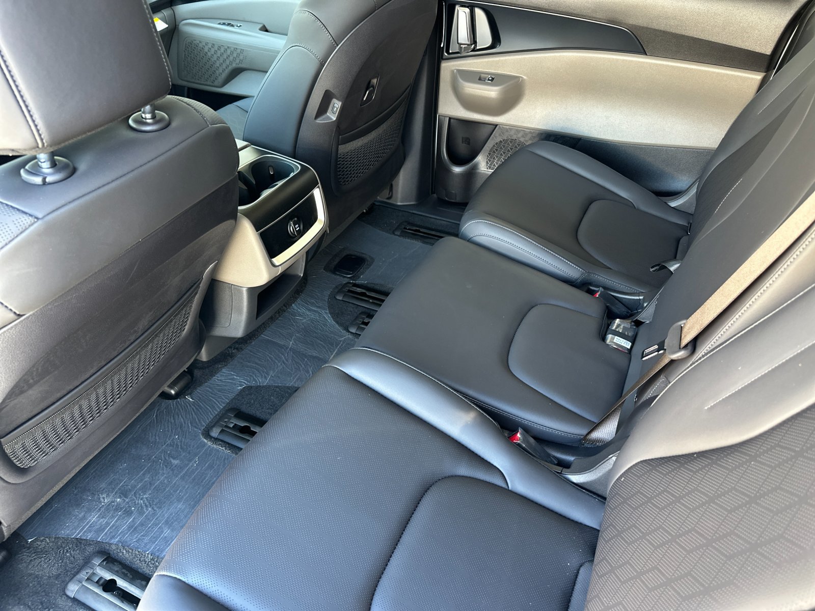 New 2027 Kia Carnival LXS FWD image 12