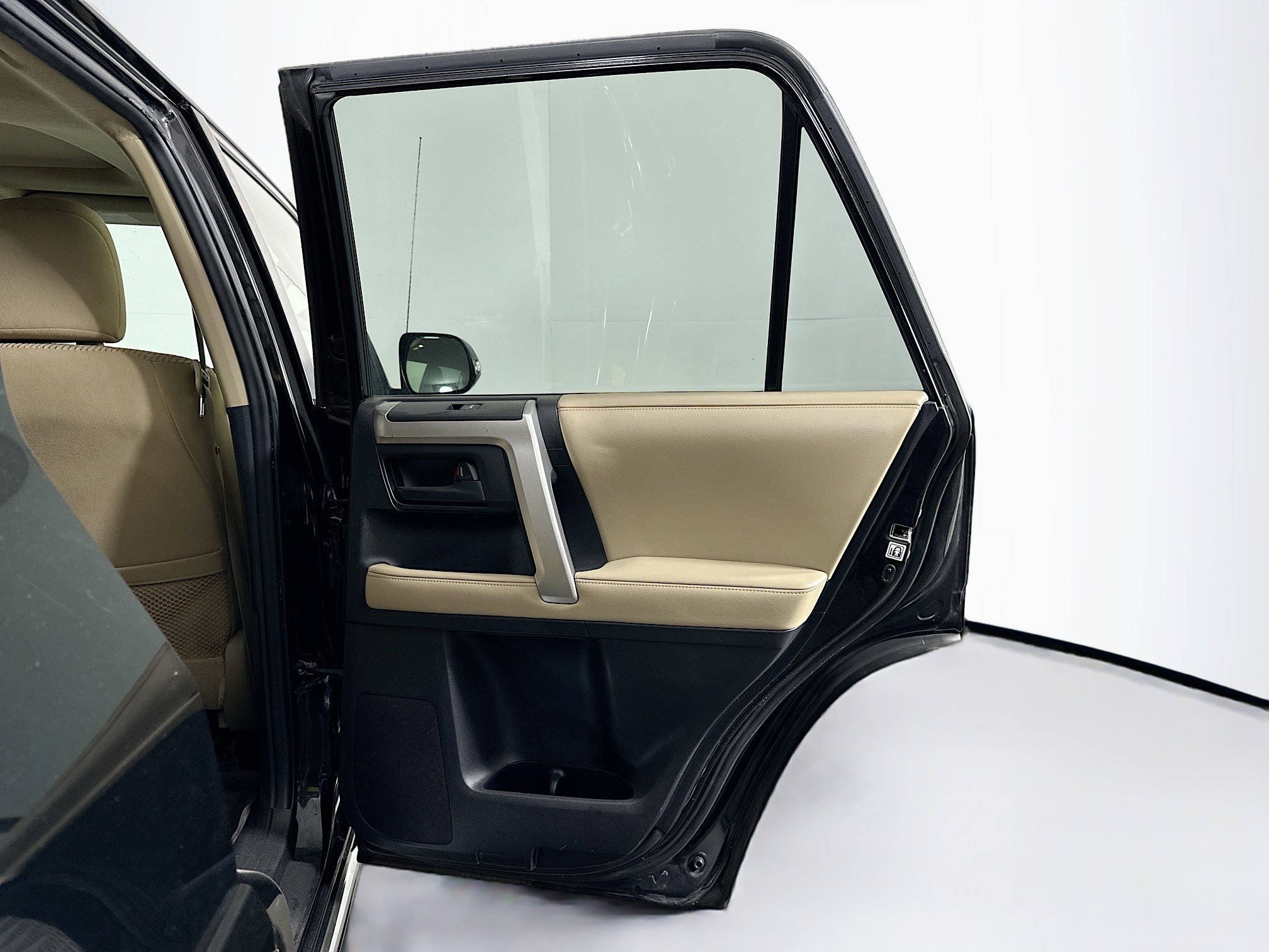 Used 2013 Toyota 4Runner SR5 w/ Convenience Pkg image 28