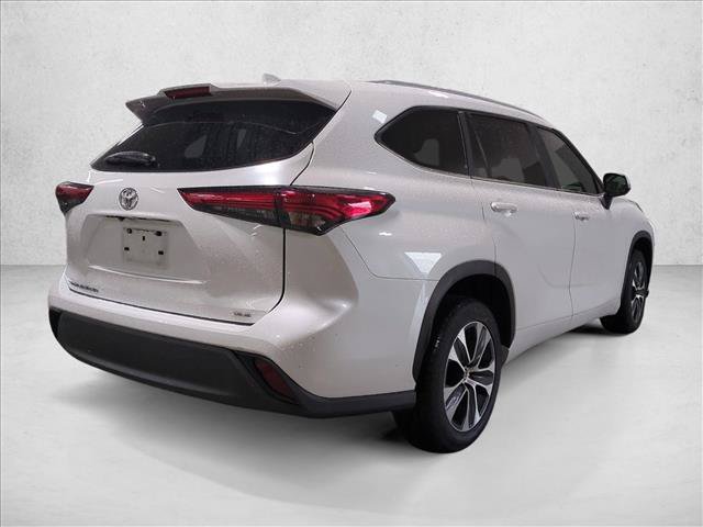 Used 2023 Toyota Highlander XLE FWD image 5