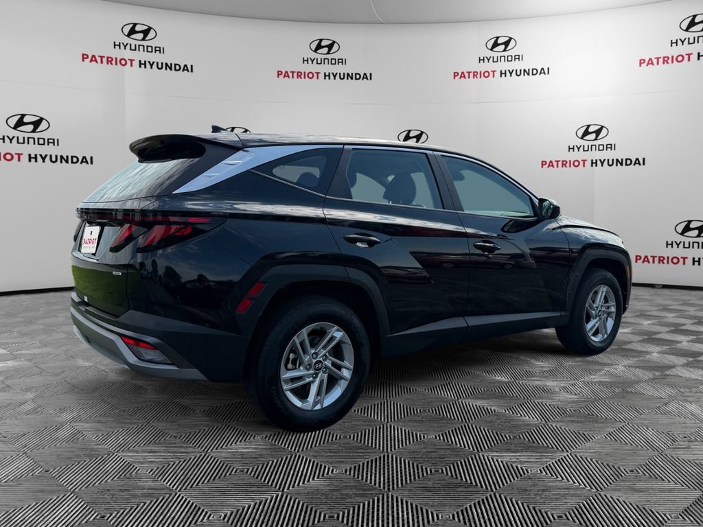 Used 2025 Hyundai Tucson SE AWD/4WD image 3