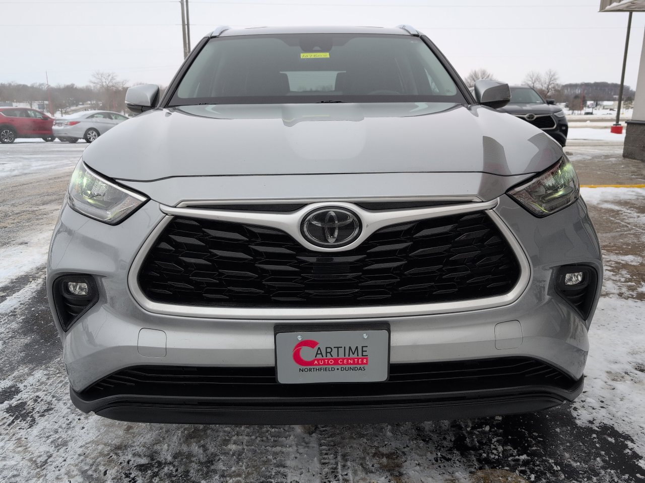 Used 2020 Toyota Highlander XLE image 3