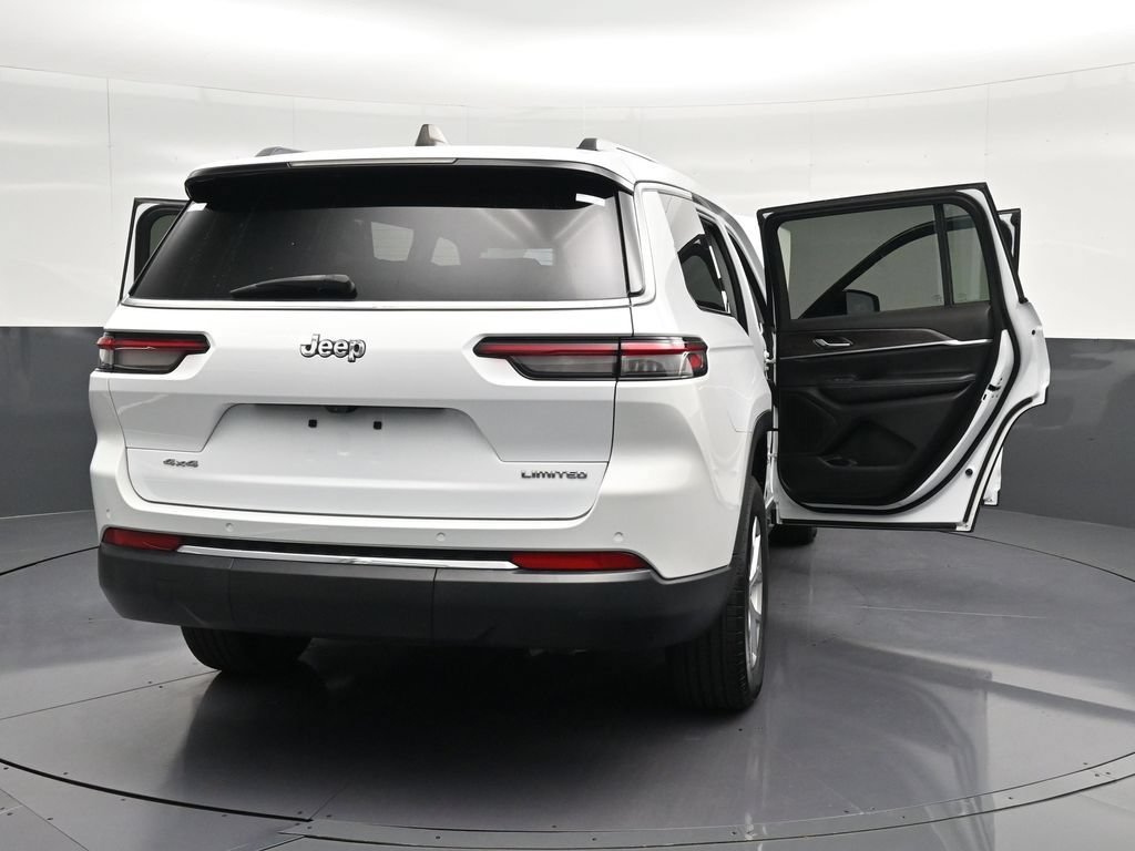 Used 2023 Jeep Grand Cherokee L Limited AWD/4WD image 32