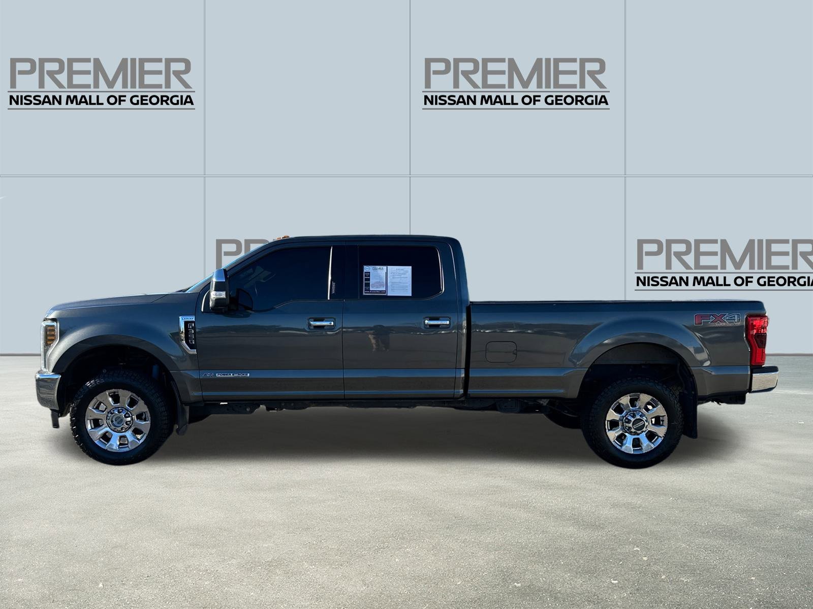 Used 2018 Ford F350 Lariat w/ Chrome Package image 8