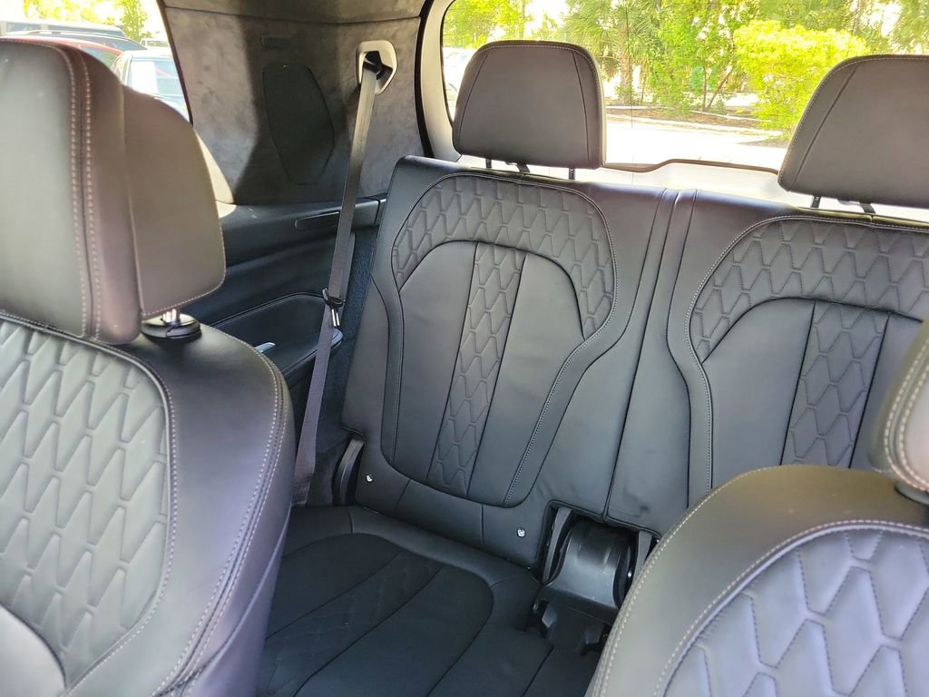 Used 2020 BMW X7 M50i AWD/4WD image 16
