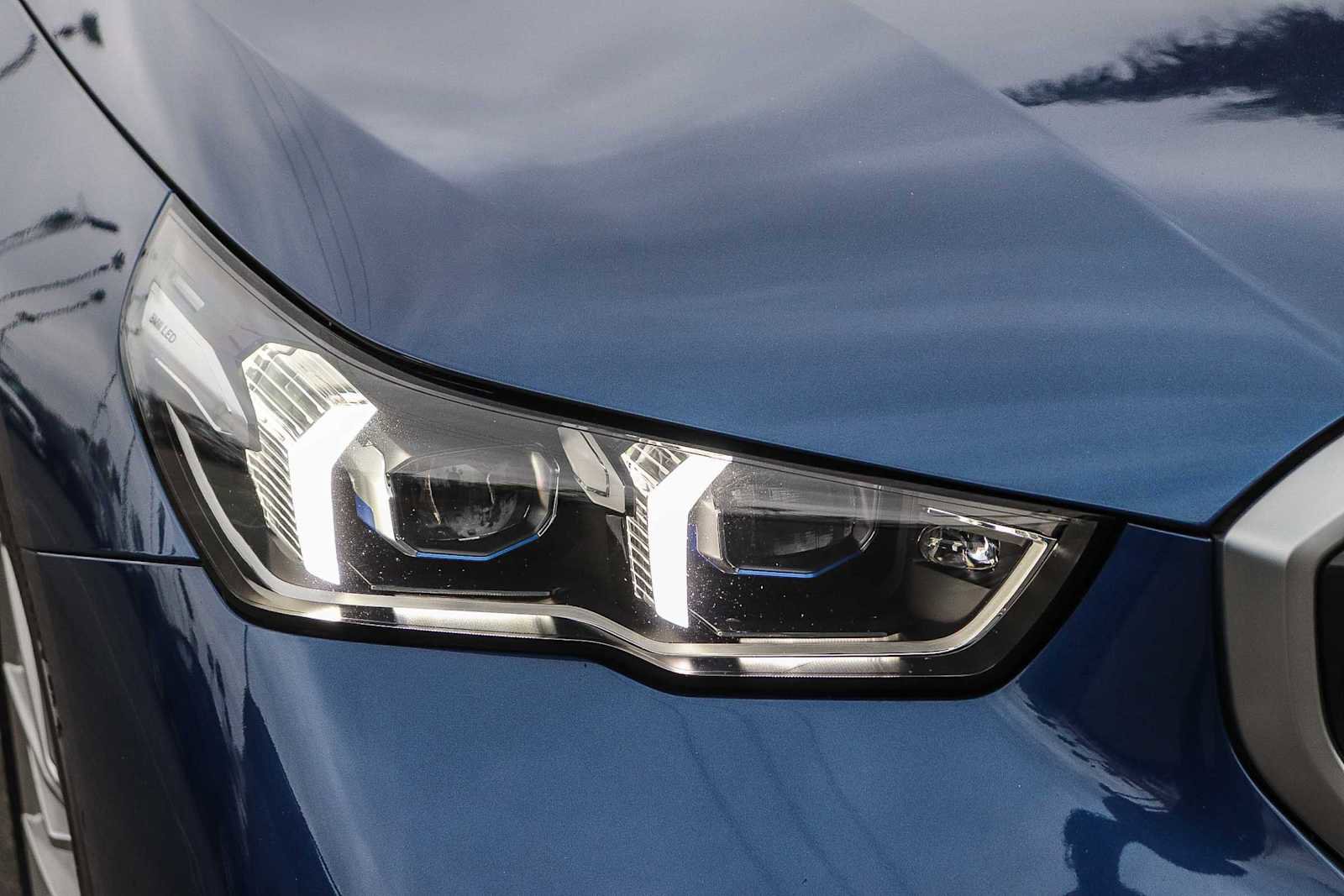 Used 2024 BMW 540i xDrive w/ Premium Package image 4