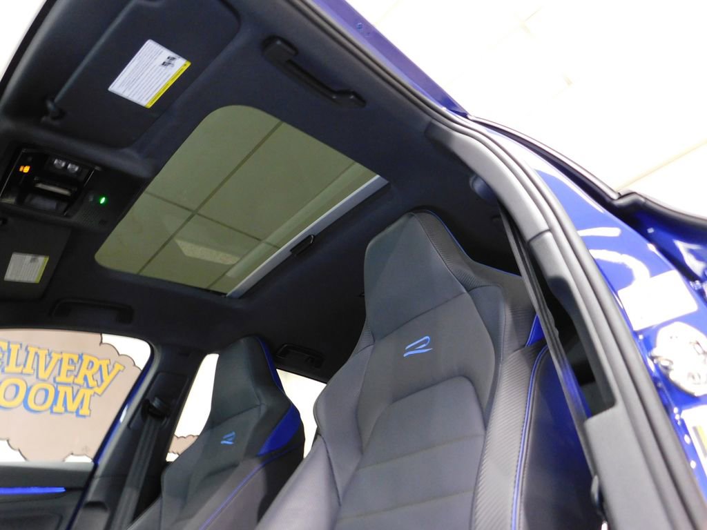 Used 2025 Volkswagen Golf R Black Edition image 40