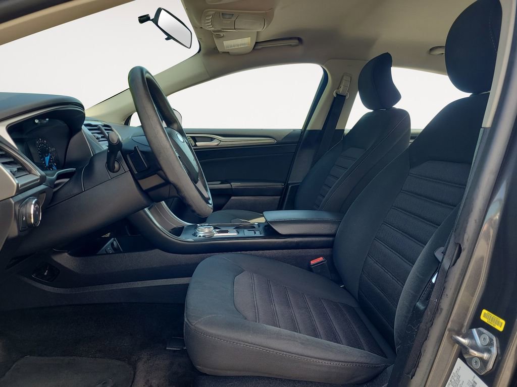 Used 2018 Ford Fusion SE FWD image 9