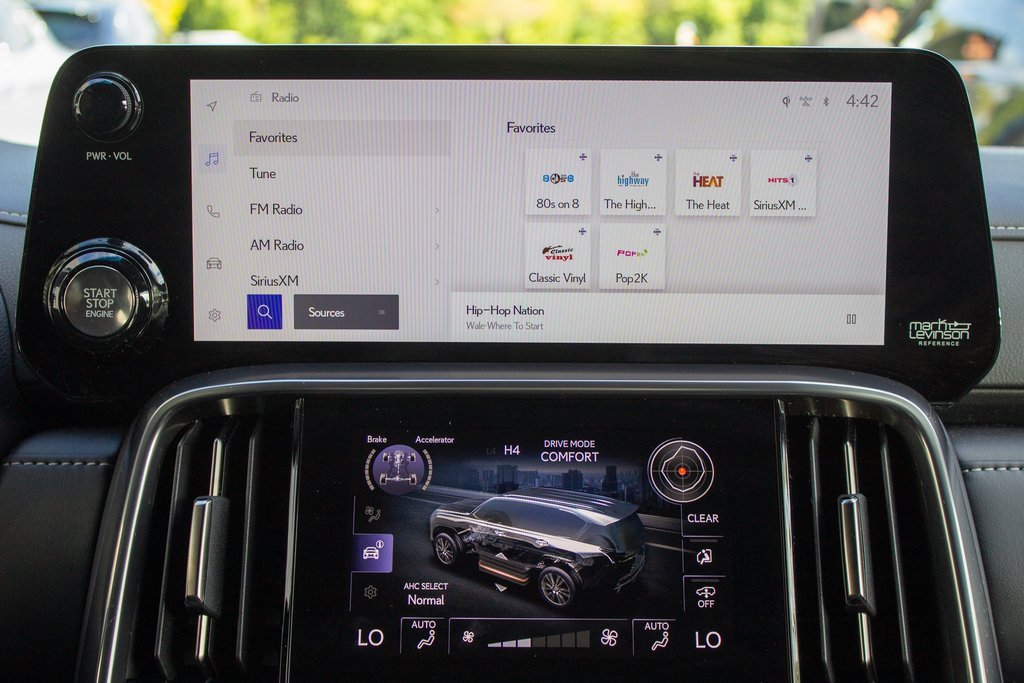 Used 2024 Lexus LX 600 4WD w/ Luxury Package image 16