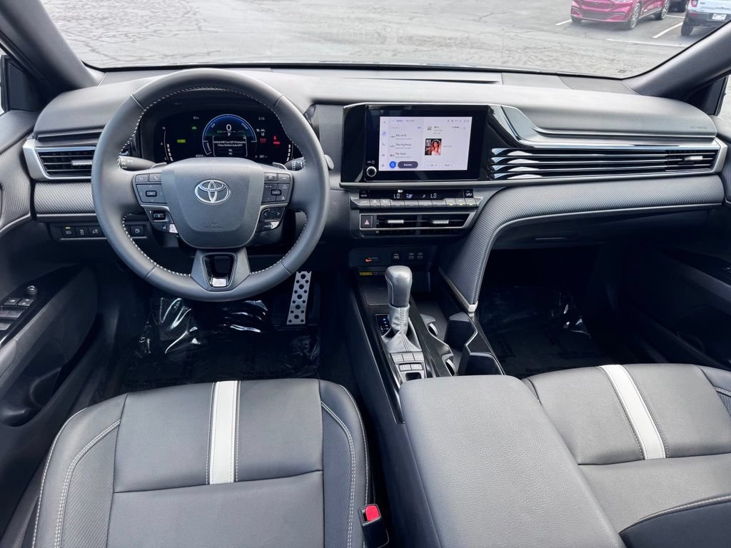 Used 2025 Toyota Camry SE w/ Convenience Package FWD image 5