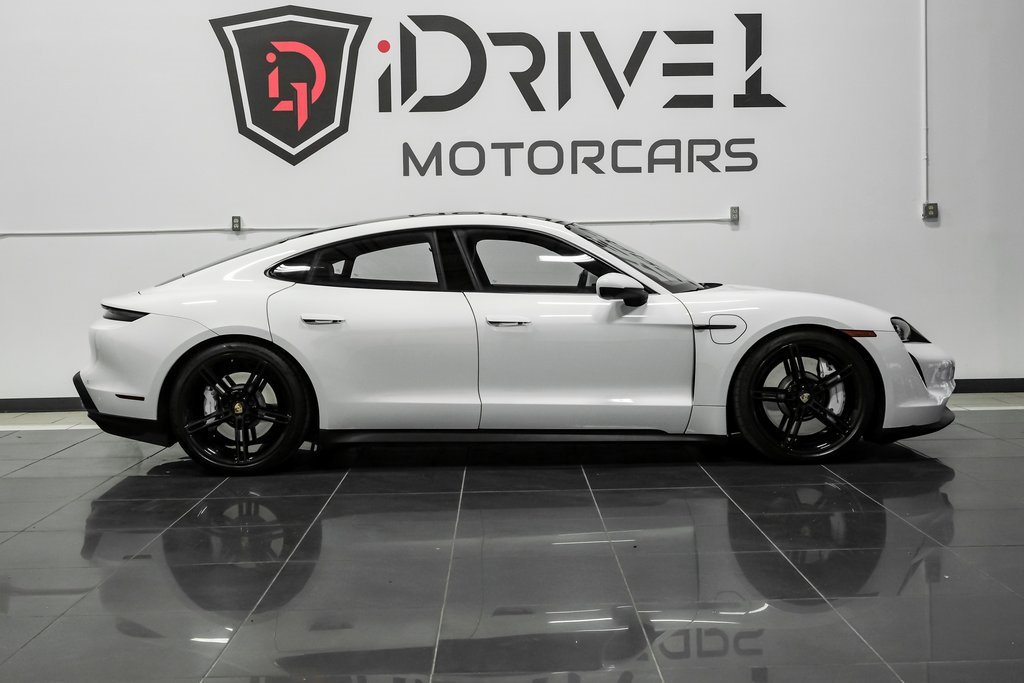 Used 2022 Porsche Taycan image 11