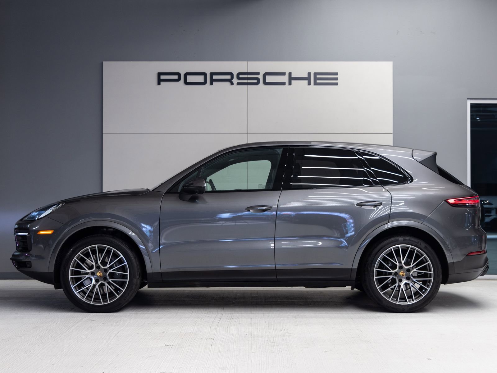 Certified 2023 Porsche Cayenne image 2