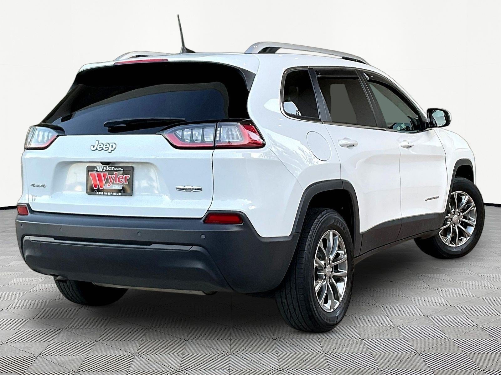 Used 2019 Jeep Cherokee Latitude Plus w/ Comfort/Convenience Group AWD/4WD image 6
