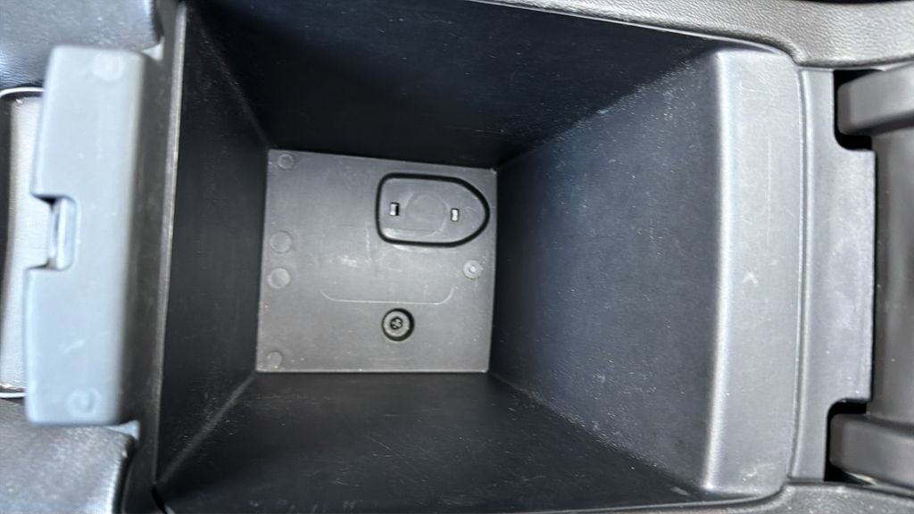 Used 2023 GMC Acadia AT4 w/ Technology Package image 34