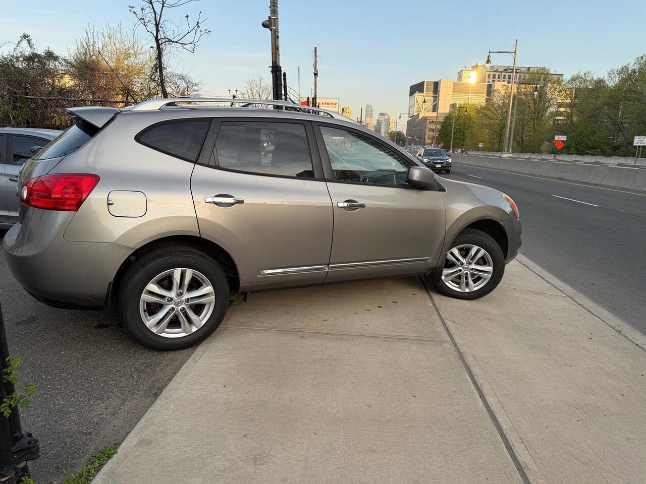 Used 2013 Nissan Rogue SV w/ Premium Pkg AWD/4WD image 3