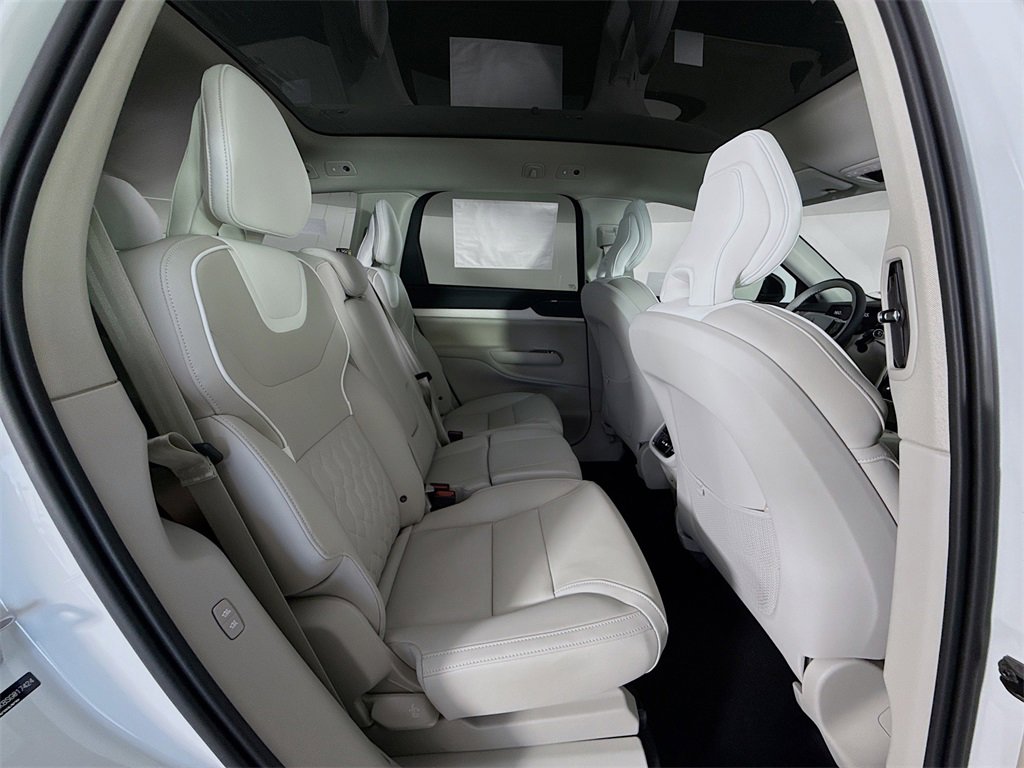 New 2025 Volvo EX90 Plus image 27
