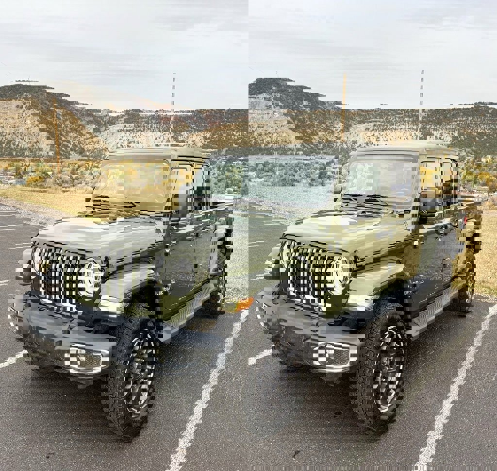 Used 2021 Jeep Gladiator Overland w/ Cold Weather Group AWD/4WD image 1