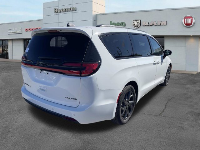 New 2027 Chrysler Pacifica Limited FWD image 3