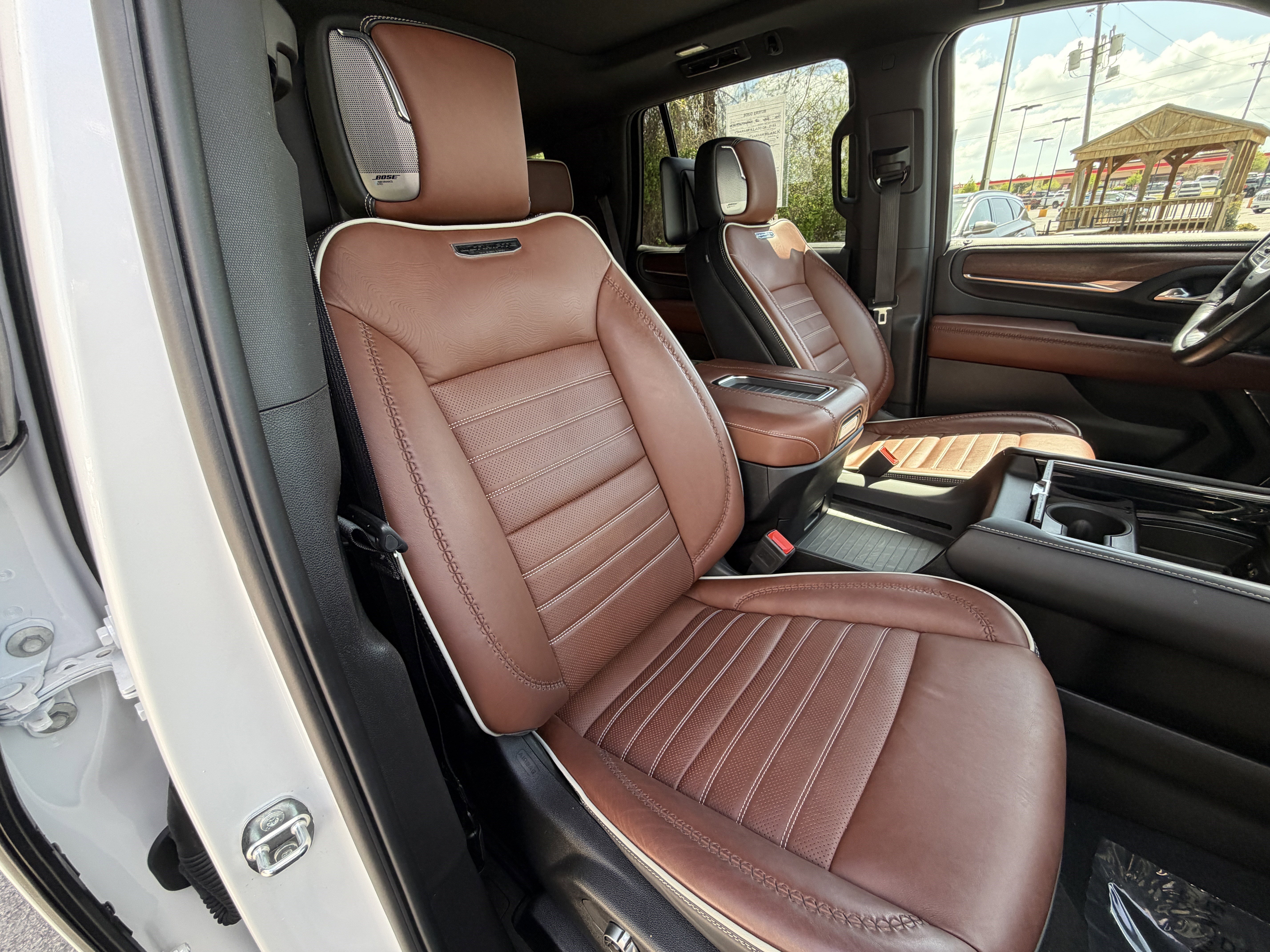 Used 2023 GMC Yukon Denali Ultimate AWD/4WD image 23