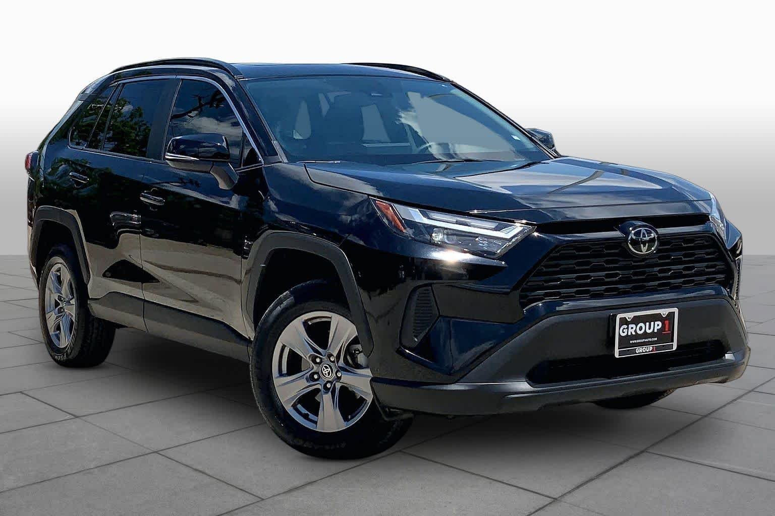 Used 2024 Toyota RAV4 XLE w/ Convenience Package FWD image 3