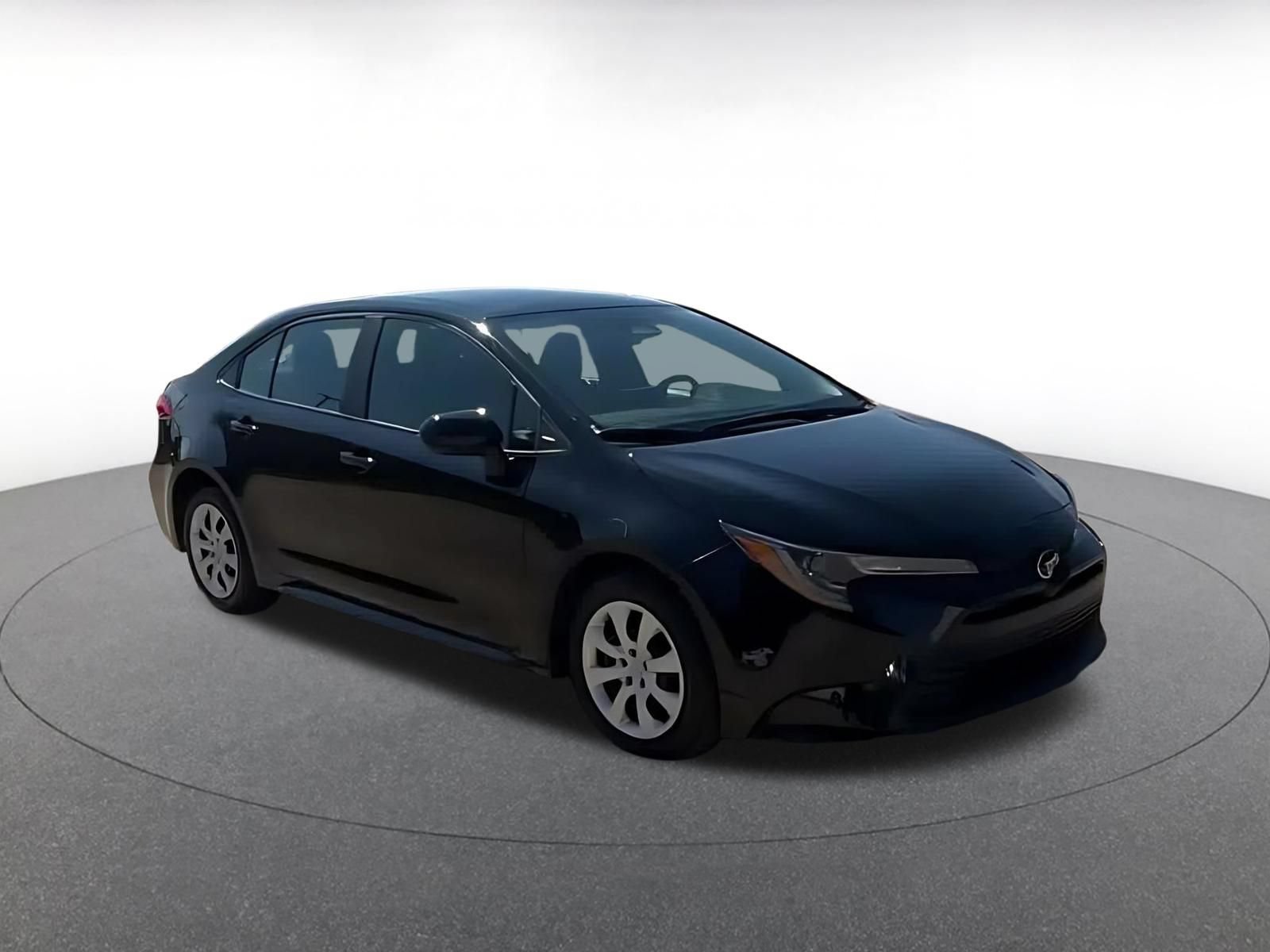 Used 2025 Toyota Corolla LE FWD image 2