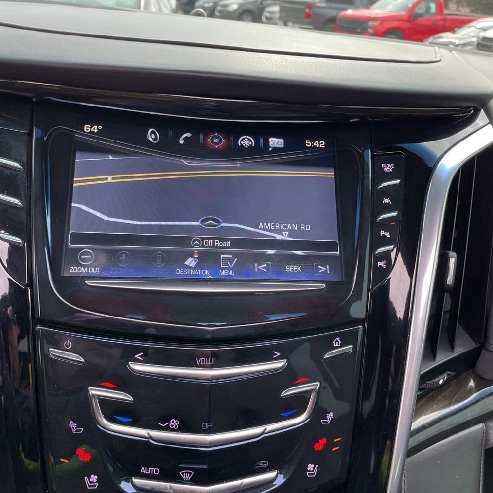 Used 2019 Cadillac Escalade Platinum image 11
