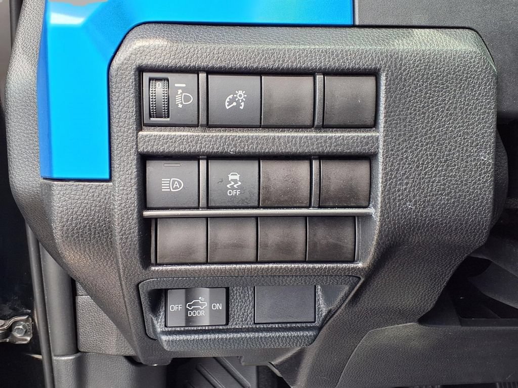 Used 2025 Toyota Tacoma TRD Off-Road AWD/4WD image 18