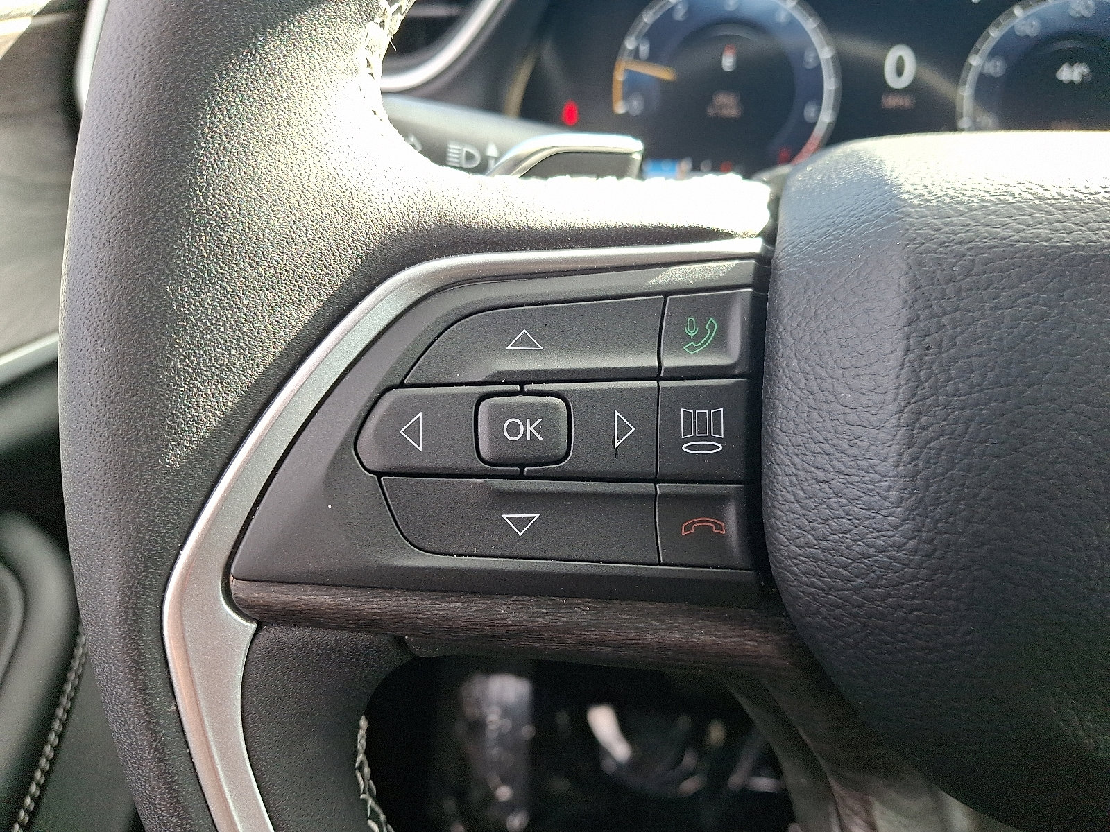 Used 2025 Jeep Grand Cherokee Limited w/ Trailer Tow Package image 22