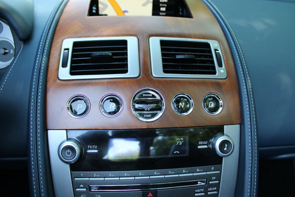 Used 2014 Aston Martin DB9 Volante RWD image 17