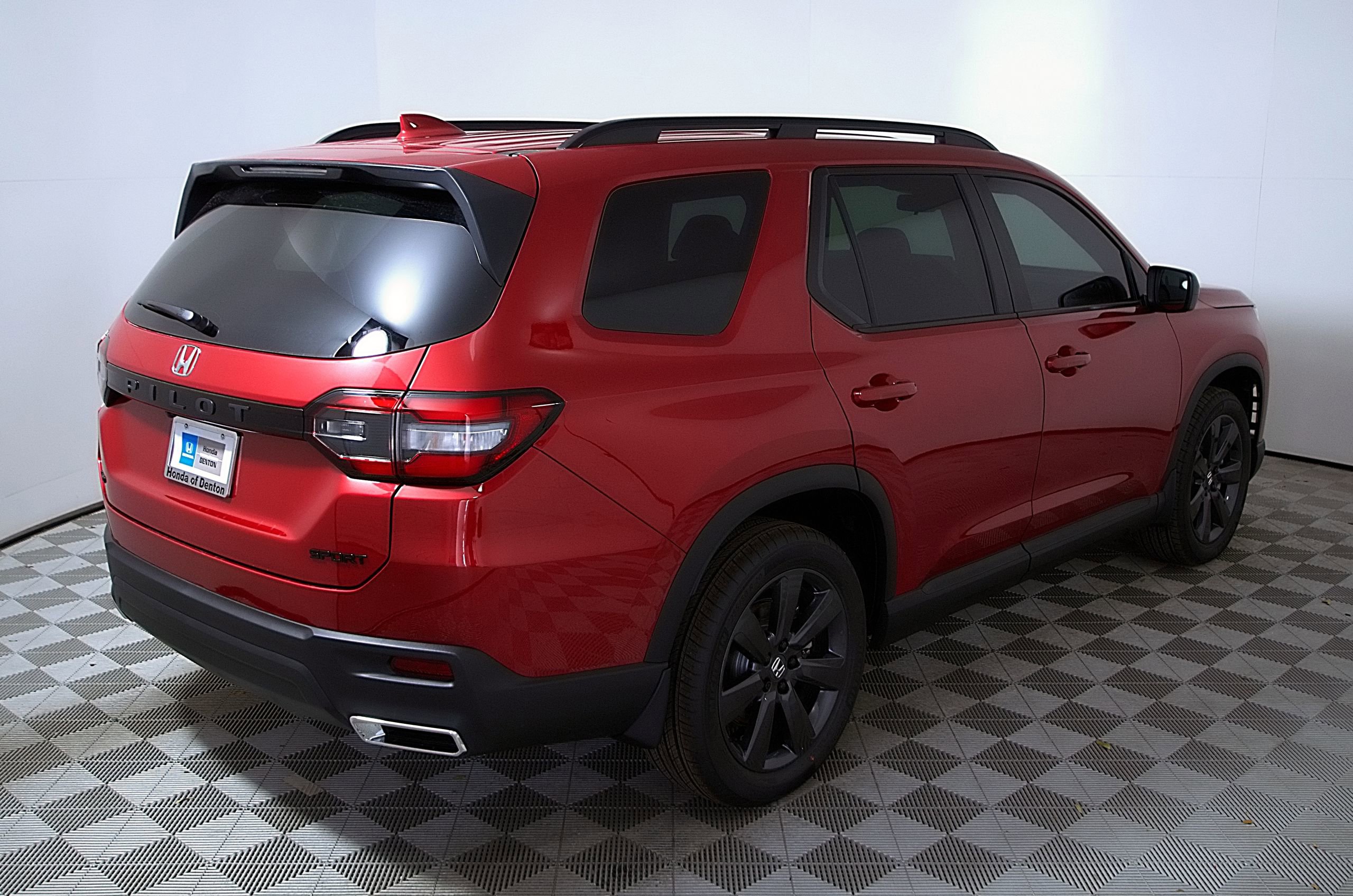 Used 2025 Honda Pilot Sport image 7