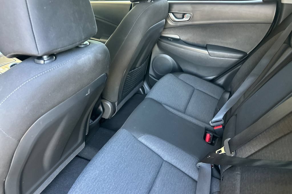 Used 2023 Hyundai Kona SE w/ Cargo Package FWD image 9