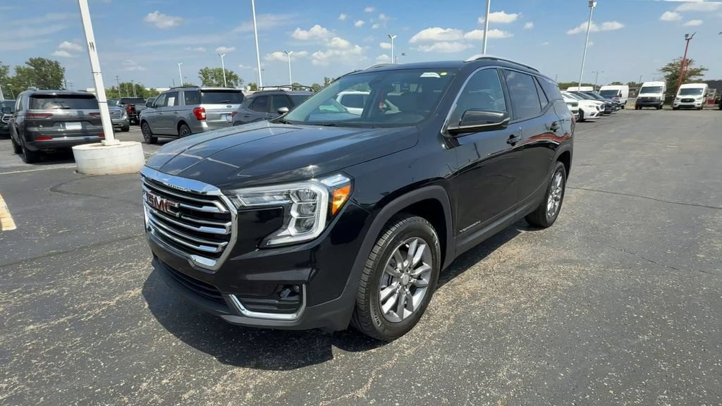 Used 2024 GMC Terrain SLT w/ Infotainment Package II AWD/4WD image 4