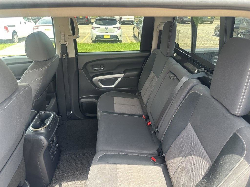 Used 2023 Nissan Titan SV w/ SV Convenience Package image 9