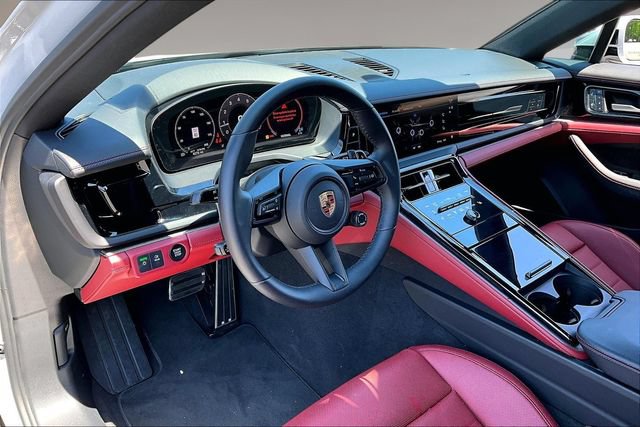Used 2025 Porsche Panamera RWD image 17