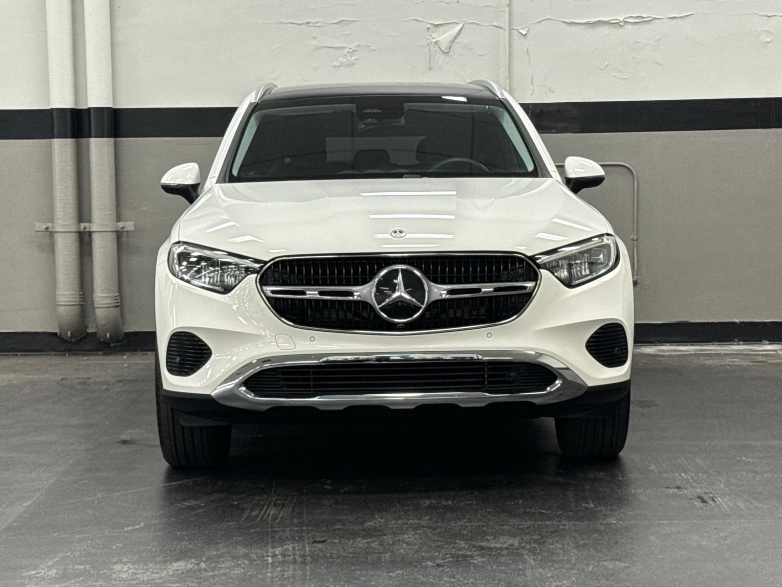 Used 2025 Mercedes-Benz GLC 350e 4MATIC image 3