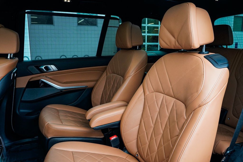 Used 2023 BMW X7 xDrive40i w/ Executive Package image 19