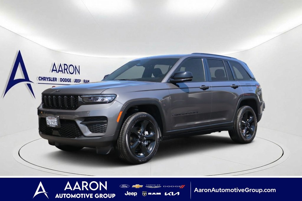 Used 2025 Jeep Grand Cherokee Altitude