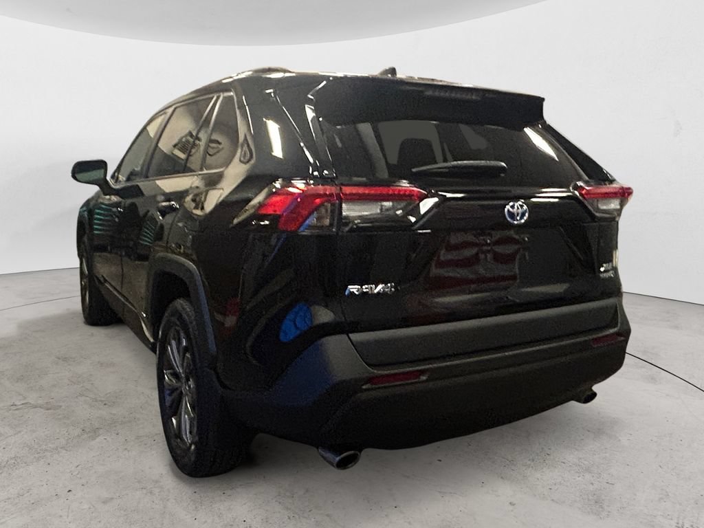 Used 2022 Toyota RAV4 XLE Premium AWD/4WD image 3