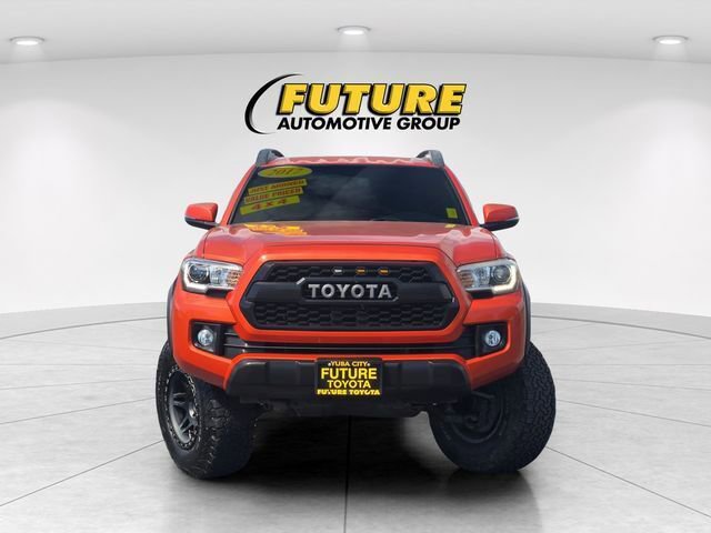 Used 2017 Toyota Tacoma TRD Off-Road image 2