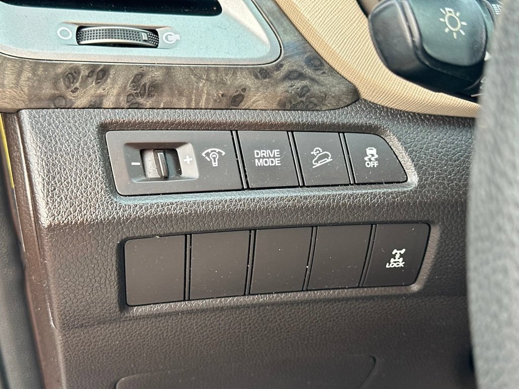 Used 2017 Hyundai Santa Fe Sport AWD/4WD image 3