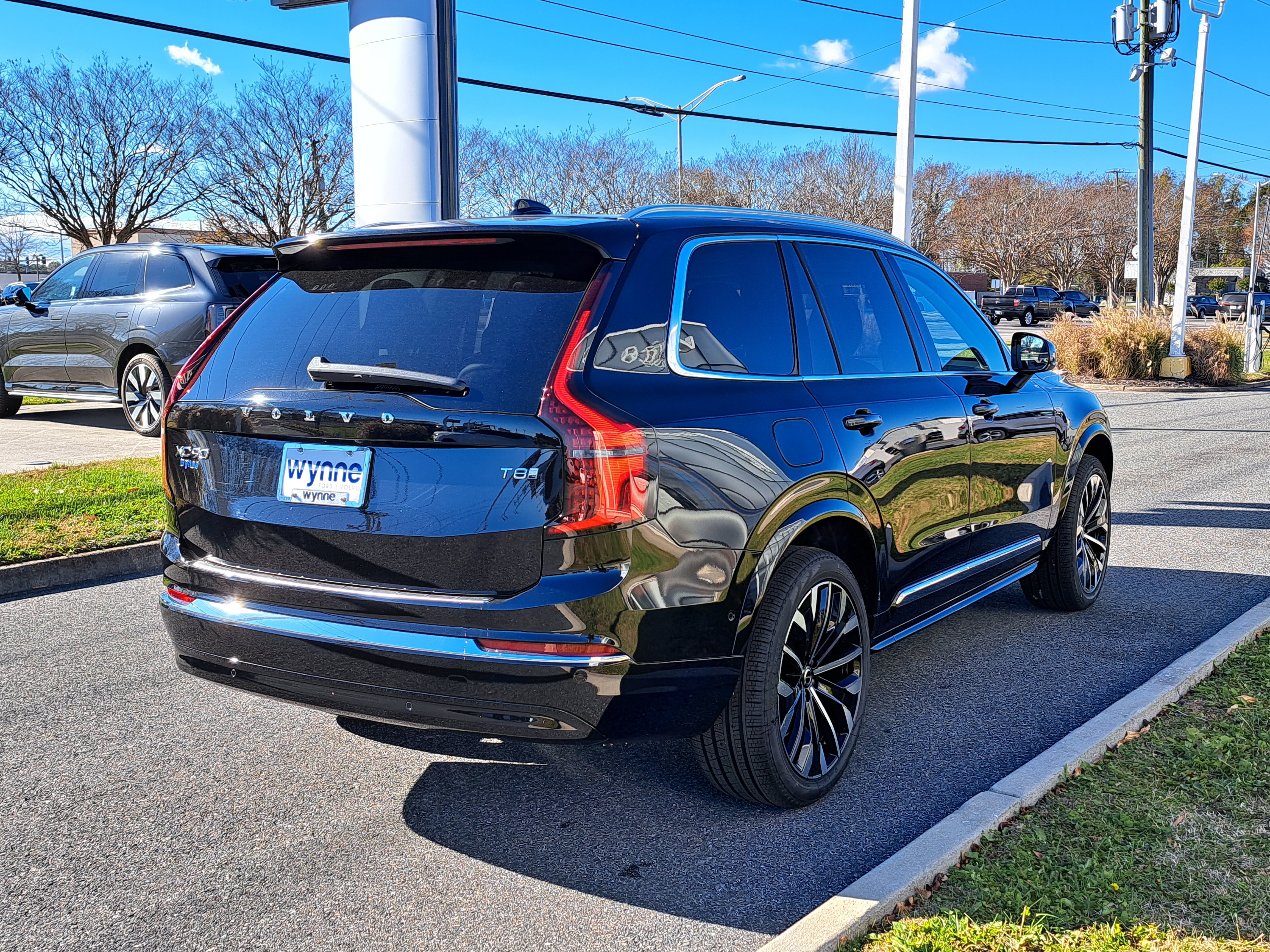 New 2026 Volvo XC90 T8 Ultra w/ Protection Package Premier AWD/4WD image 3