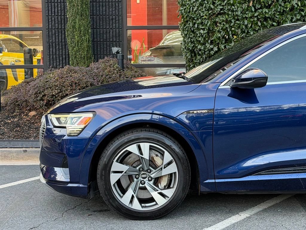 Used 2022 Audi e-tron Premium AWD/4WD image 10