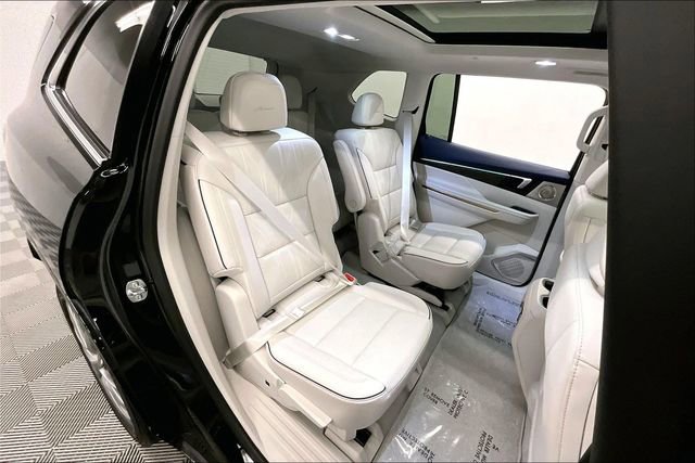 Used 2025 Buick Enclave Avenir image 26
